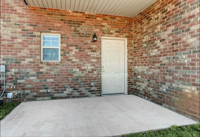 Building Photo - 145 Bruin Dr