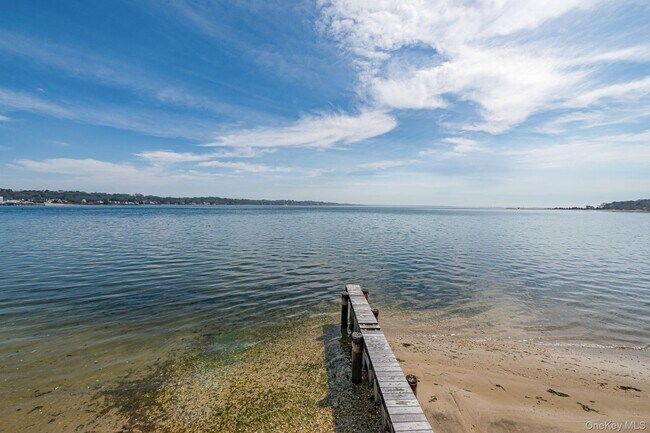 Building Photo - 49 Canoe Place Rd