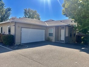 Building Photo - 426 Piper St