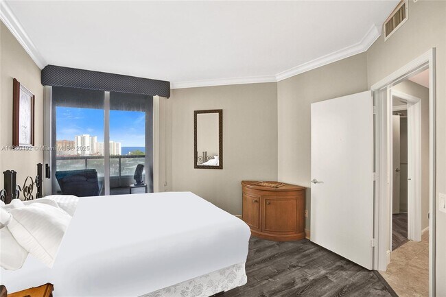 Building Photo - 21050 Point Pl