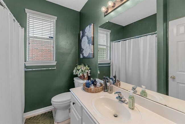 Building Photo - 15215 Millers Run Ln