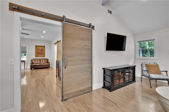 Building Photo - 225 Jayne Ellen Way