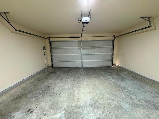 Building Photo - 5115 Leaning Tree