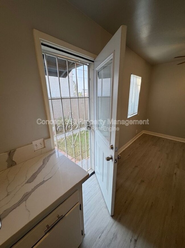 Building Photo - 1834 Cedar Ave