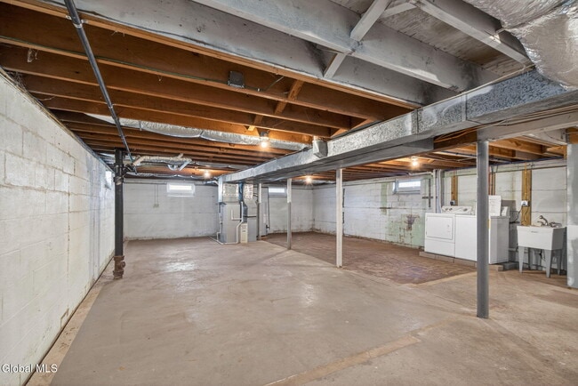 Building Photo - 614 Park Ave