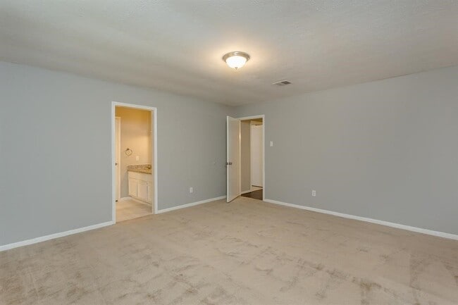 Building Photo - 2715 Colony Dr