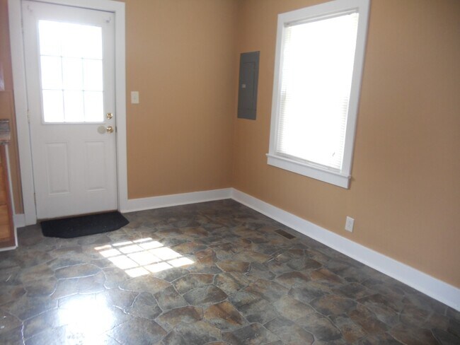 Building Photo - 118 Golf Club Ln