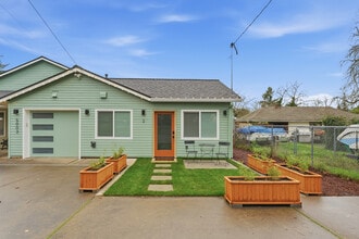 Building Photo - 5003 NE Mason St