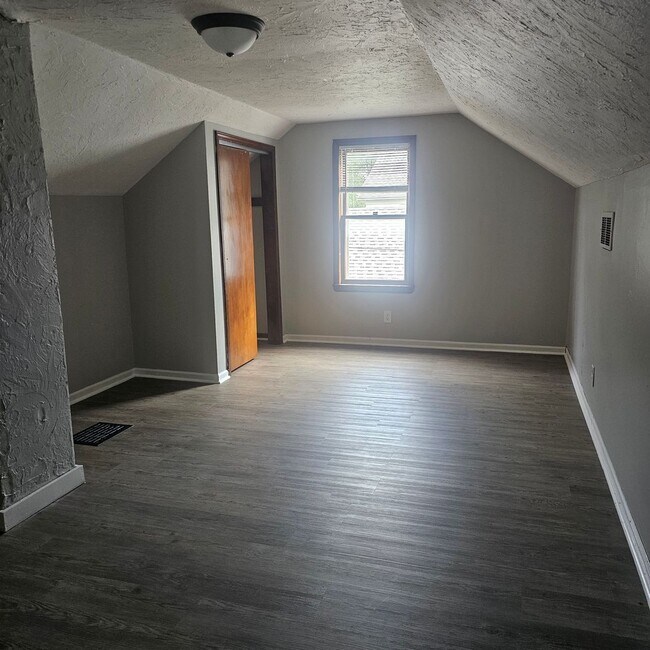 Building Photo - 3000 Fletcher St