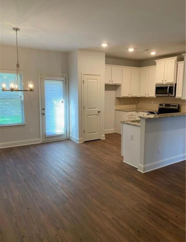 Building Photo - 7220 Kings Cv