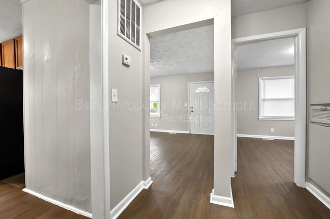 Building Photo - 318 N 43rd St