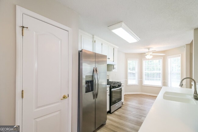 Building Photo - 1303 Vine Cir