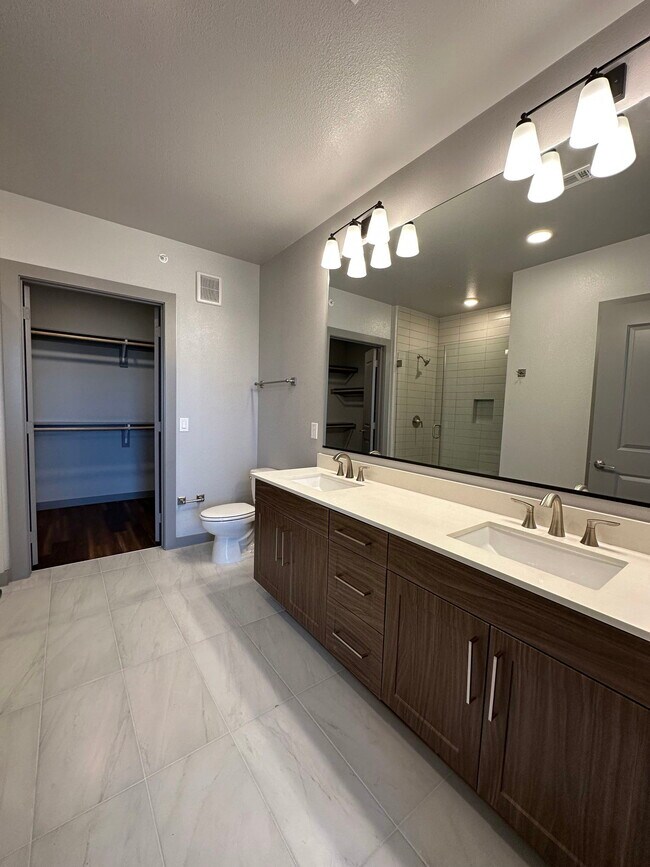 Building Photo - 632 Haversham Dr