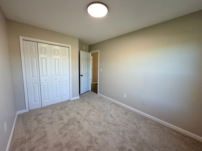 Building Photo - 6183 Pinnacle Blvd