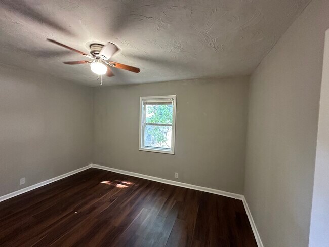 Building Photo - 308 Sinclair Ave