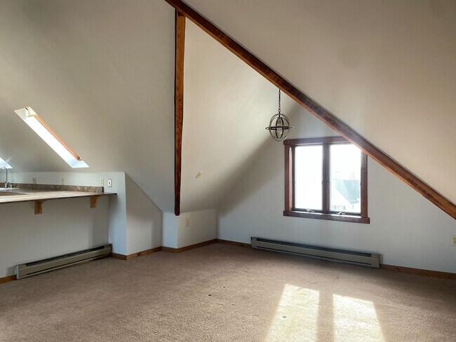 Building Photo - 156 Fair St