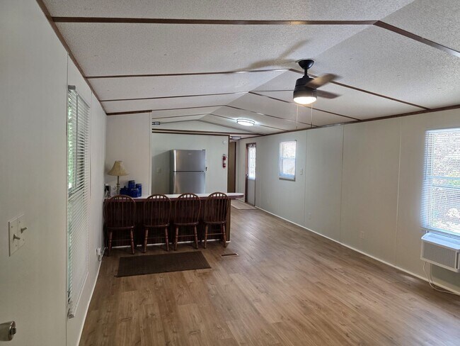 Building Photo - 2 bed 2 Bath Home River Front