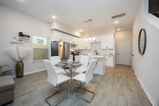 Building Photo - 5111 Firnat St