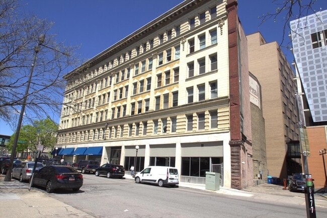 Building Photo - 488 Wabasha St N