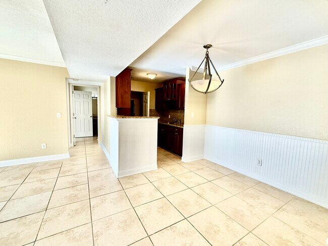 Building Photo - 455 Alt 19