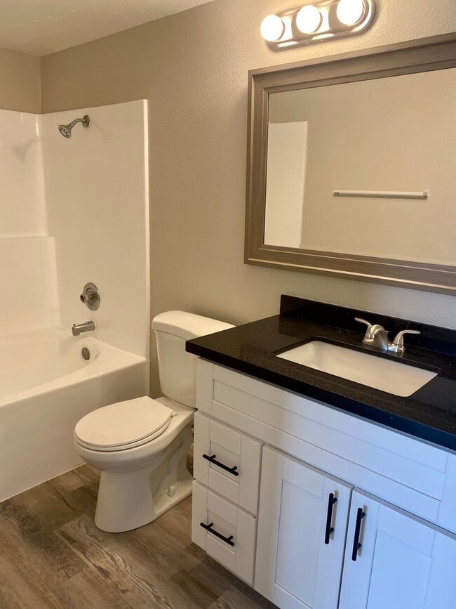 Building Photo - 3 bedroom 2 bath House in San Jacinto - Available now!