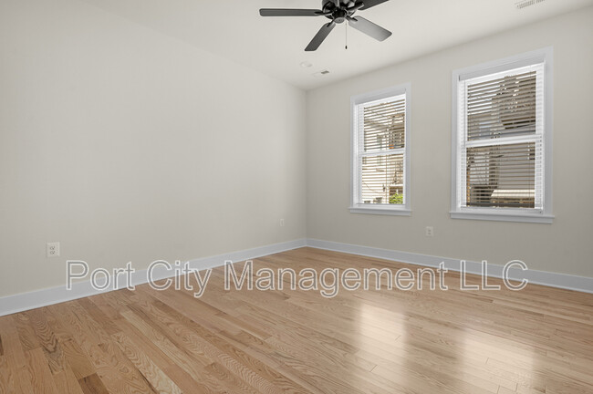 Building Photo - 903 S Decker Ave