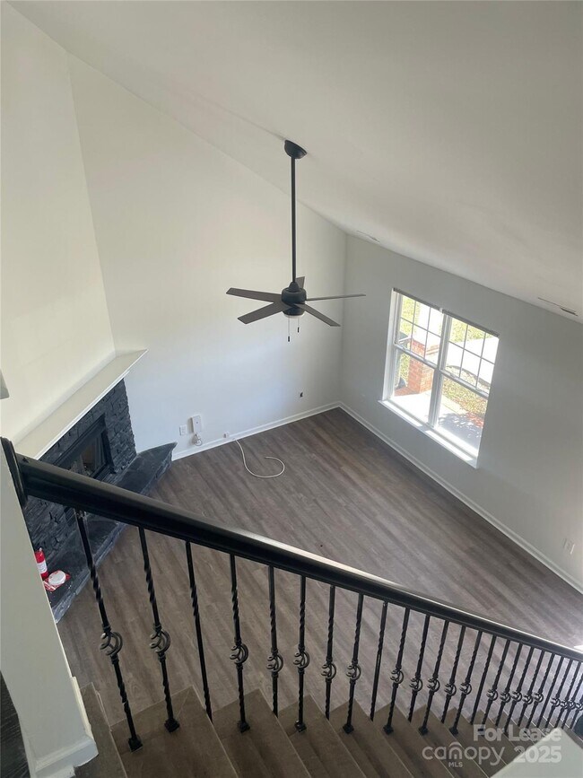 Building Photo - 242 Amir Cir