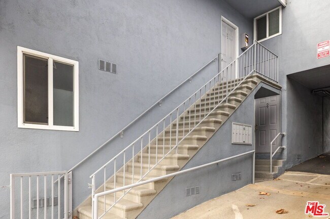 Building Photo - 161 W Channel Rd