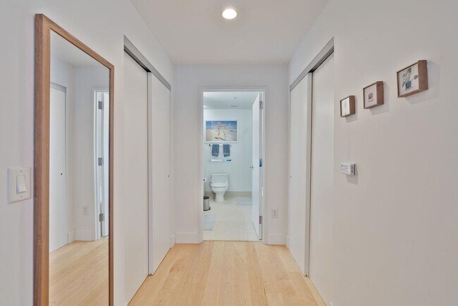 Building Photo - 77 Hudson St