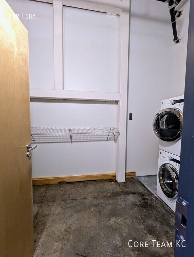 Building Photo - 382 W 22nd St