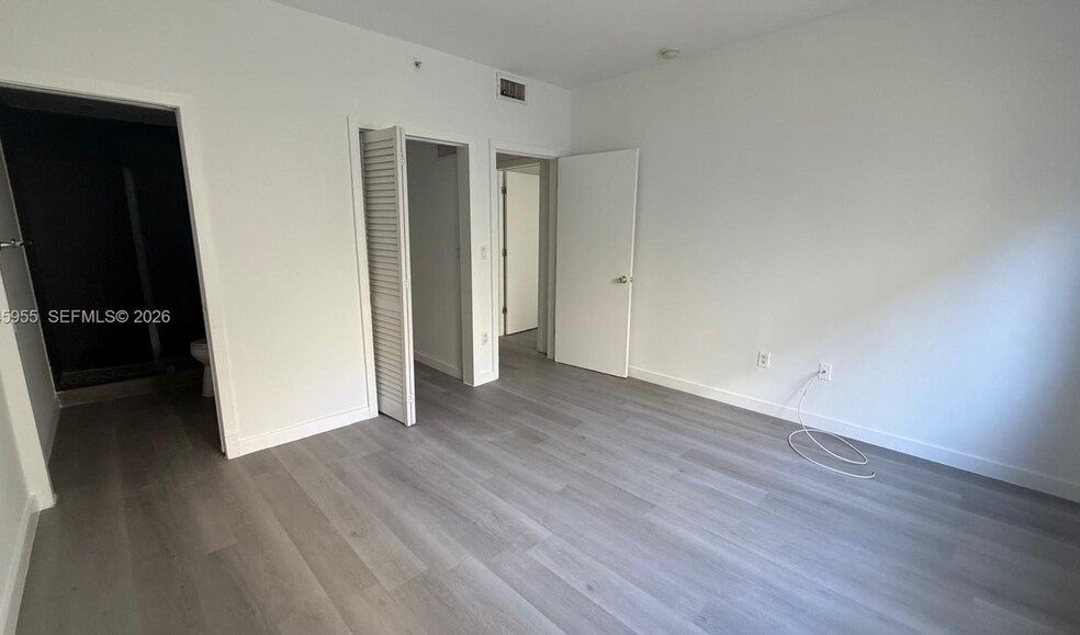 Building Photo - 820 15th St