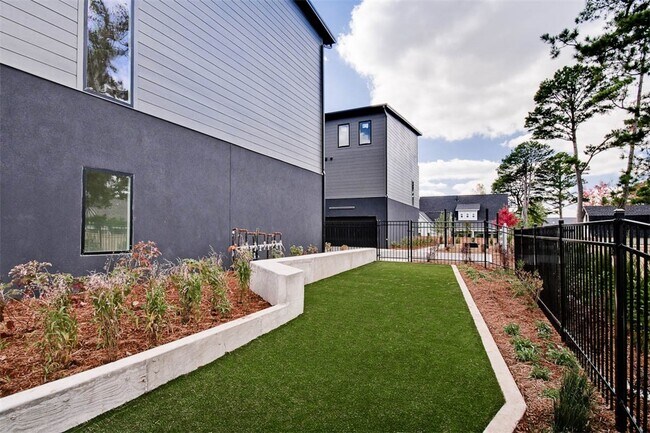 Building Photo - 214 NW 9th St