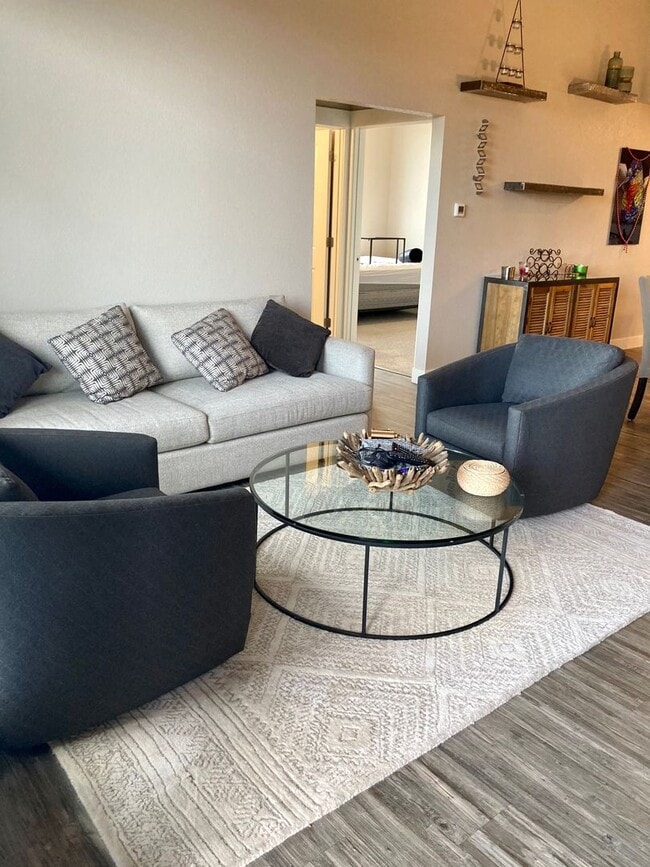 Building Photo - Spacious 3-Bed, 2-Bath Condo in the Desirable Rigden Farm Area