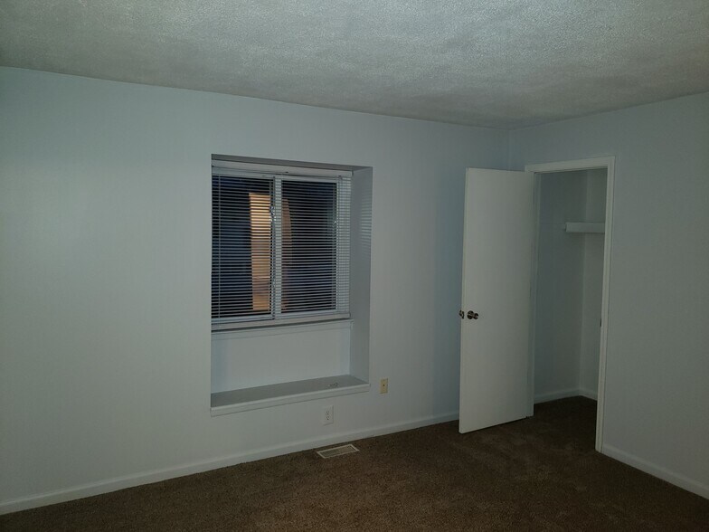 Master BR and 2nd closet and window seat - 41177 S Woodbury Green Dr