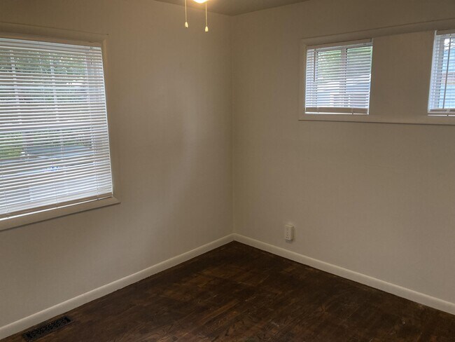 Building Photo - 2555 S Linley Ct