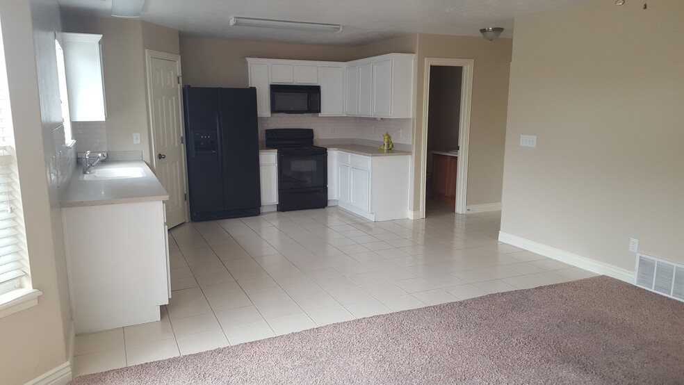 Building Photo - 152 S 1100 W