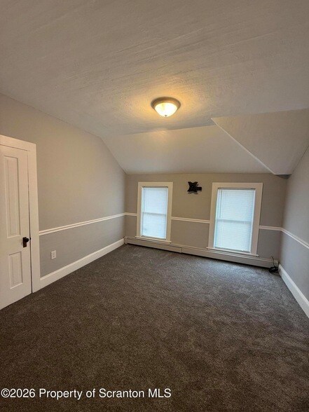 Building Photo - 708 Main St