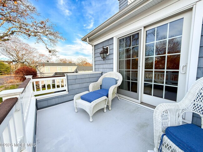 Building Photo - 315 Pitney Ave