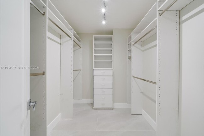 Building Photo - 1 Grove Isle Dr