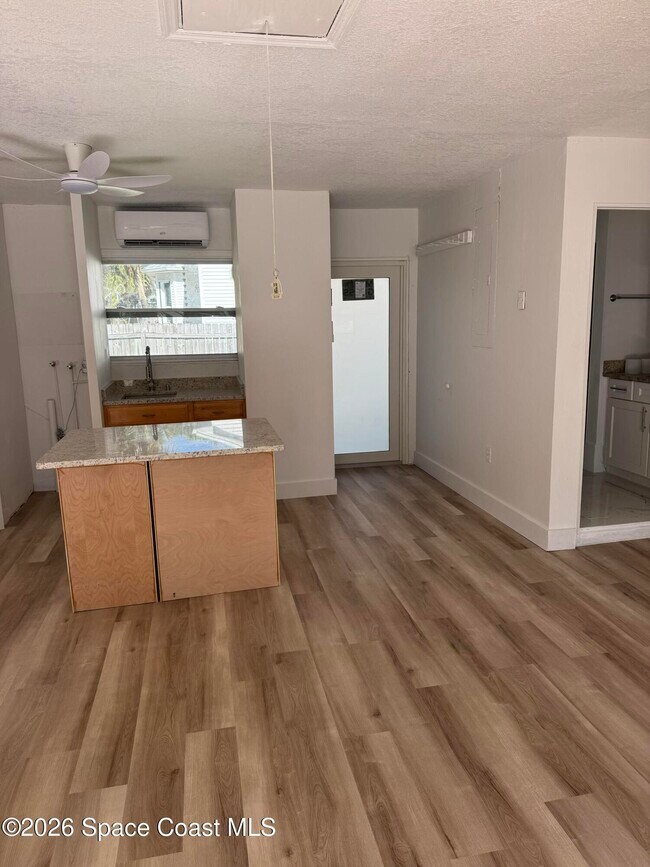 Building Photo - 215 Pelican Dr