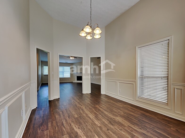 Building Photo - 1552 Armende Cir