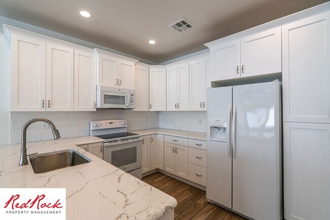 Building Photo - Welcoming 3 Bedroom Townhome in Charming Ivins City