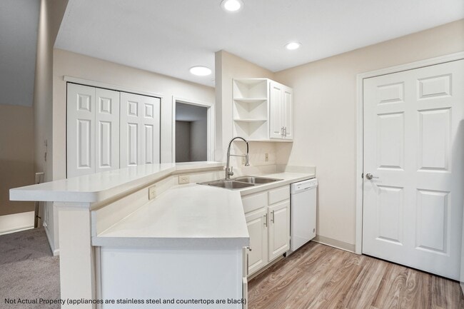 Building Photo - 5066 Stratford Pine Ln