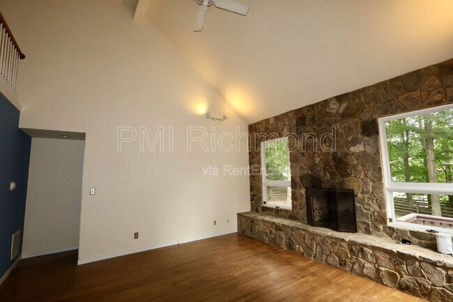 Building Photo - 11418 Hardwood Dr