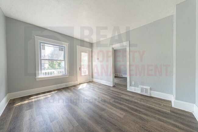 Building Photo - 2040 W 103rd St