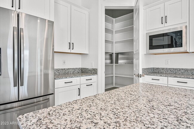 Building Photo - 8725 W Wagon Wheel Dr