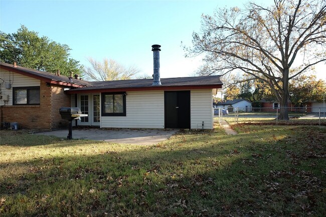 Building Photo - 3401 Princeton Dr