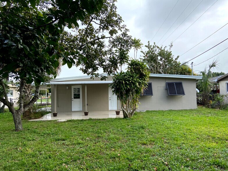 Building Photo - 785 Hibiscus Dr