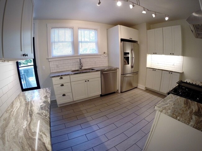 Building Photo - 6/1 Remodeled LUXURY house 2 blocks from CMU.