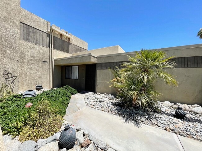 Building Photo - 450 Bradshaw E Ln